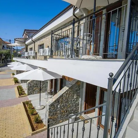 Stone בית הארחה 4*